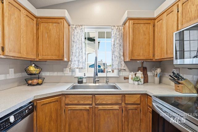 3308 Robinhood Loop, Nampa, ID 83687