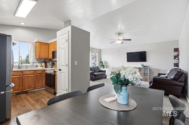 3308 Robinhood Loop, Nampa, ID 83687