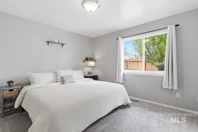 3308 Robinhood Loop, Nampa, ID 83687