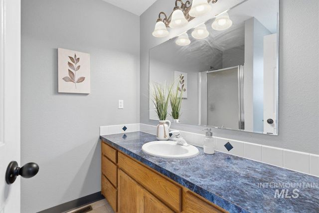 3308 Robinhood Loop, Nampa, ID 83687