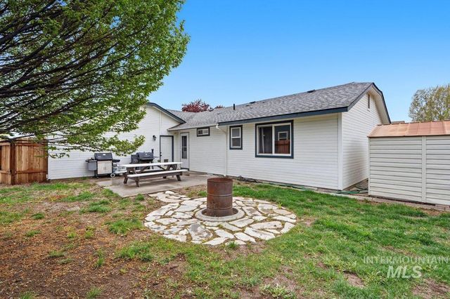 3308 Robinhood Loop, Nampa, ID 83687