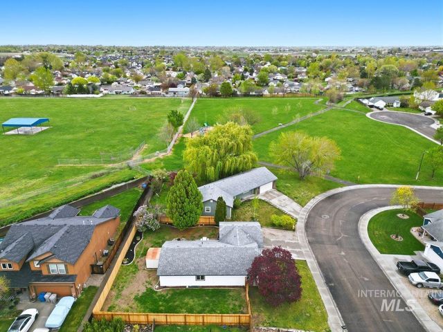 3308 Robinhood Loop, Nampa, ID 83687