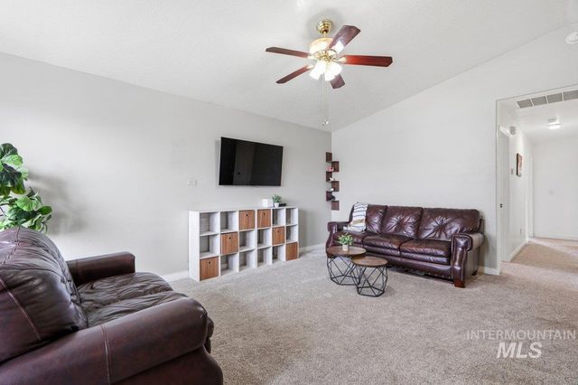 3308 Robinhood Loop, Nampa, ID 83687