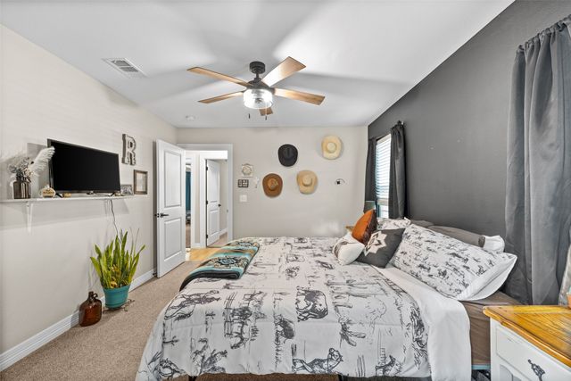112 Buchanan Street, Whitesboro, TX 76273