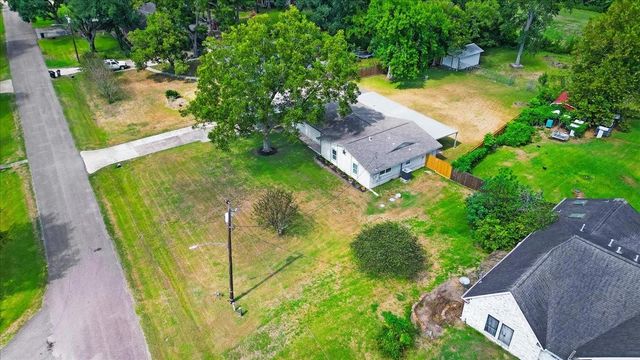 6327 Westcreek Drive, Brookside, TX 77581