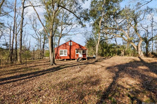 7612 Stirling Rd, St Francisville, LA 70775