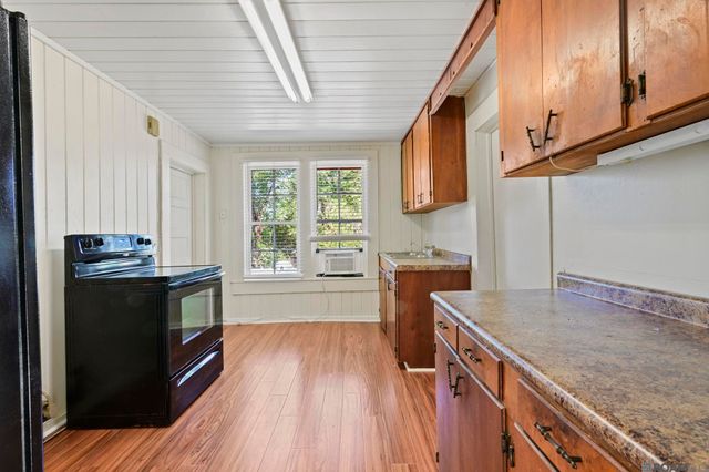 7612 Stirling Rd, St Francisville, LA 70775