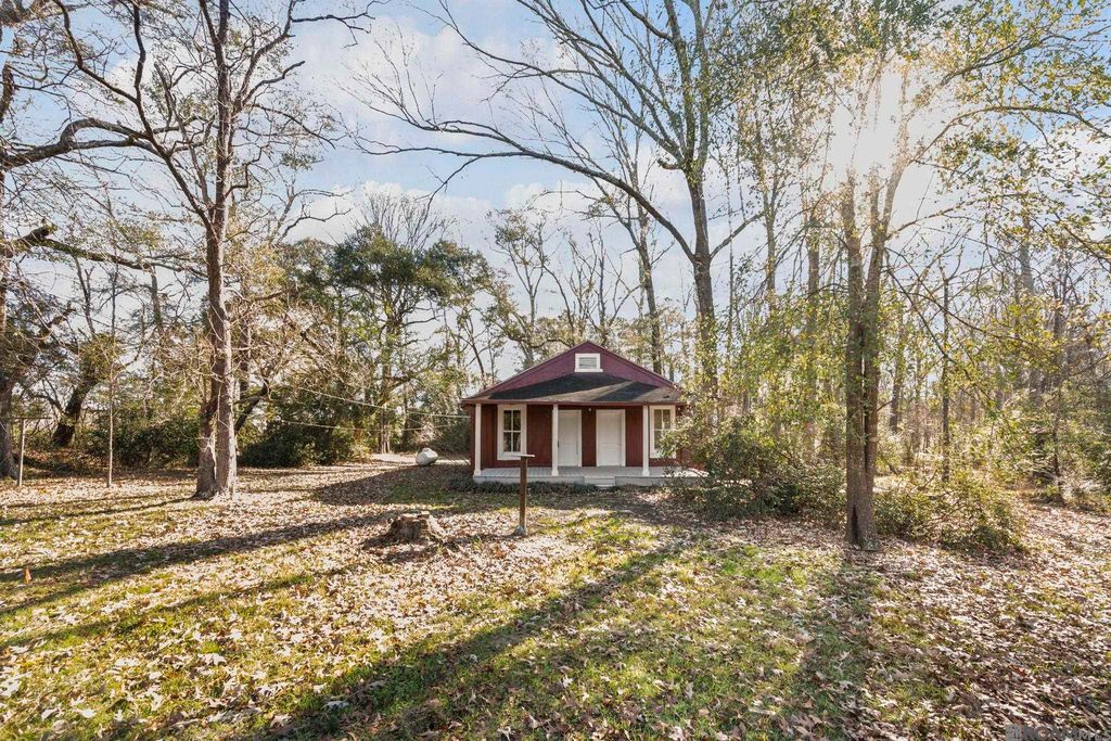 7612 Stirling Rd, St Francisville, LA 70775