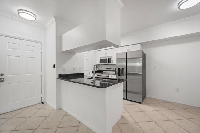 6475 Emerald Dunes Drive 206, West Palm Beach, FL 33411