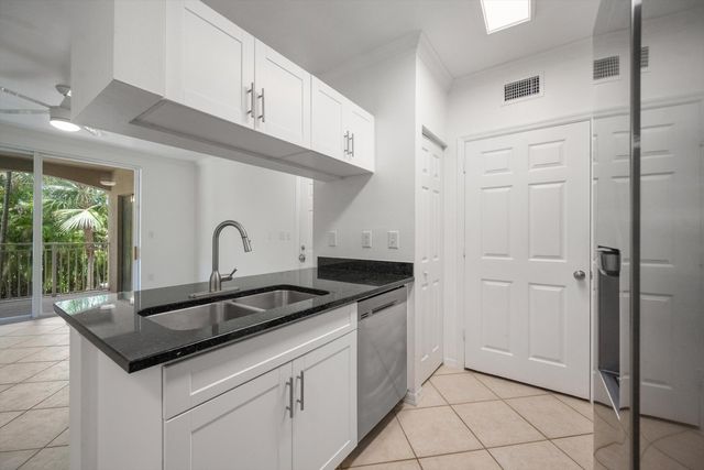 6475 Emerald Dunes Drive 206, West Palm Beach, FL 33411