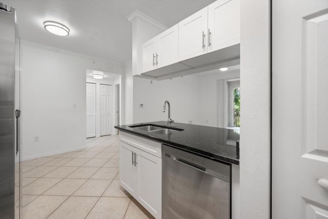 6475 Emerald Dunes Drive 206, West Palm Beach, FL 33411