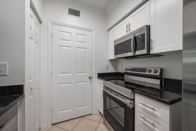 6475 Emerald Dunes Drive 206, West Palm Beach, FL 33411
