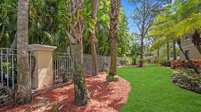 6475 Emerald Dunes Drive 206, West Palm Beach, FL 33411