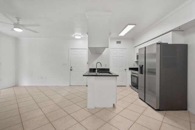 6475 Emerald Dunes Drive 206, West Palm Beach, FL 33411
