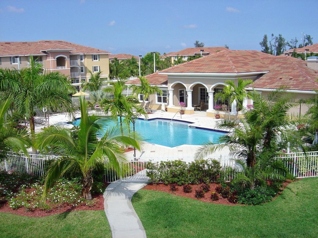 6475 Emerald Dunes Drive 206, West Palm Beach, FL 33411