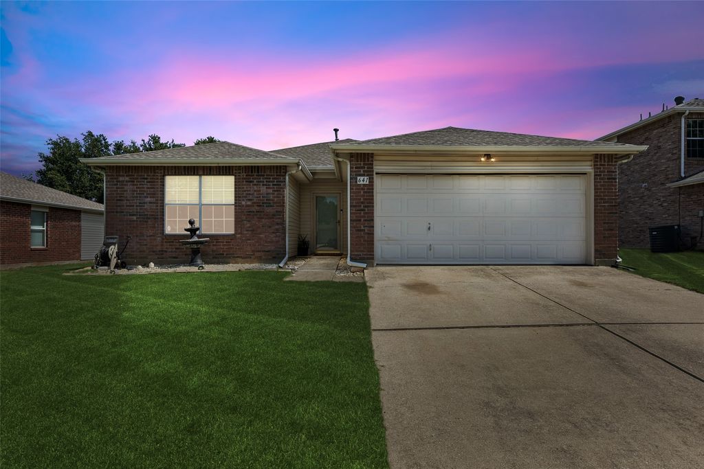 641 Mallard Drive, Saginaw, TX 76131