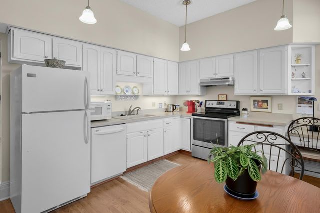 168 College Avenue W 4, Saint Paul, MN 55102