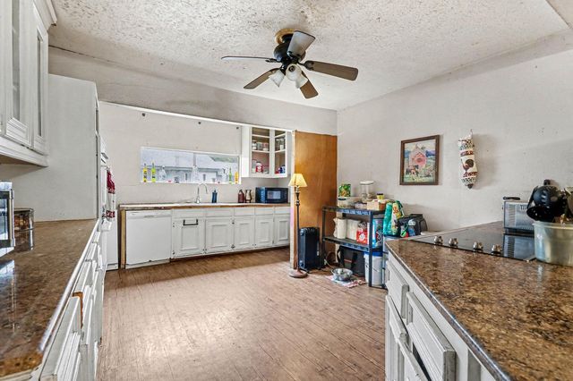 1012 Clear Lake Road, Highlands, TX 77562