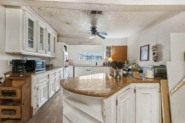 1012 Clear Lake Road, Highlands, TX 77562