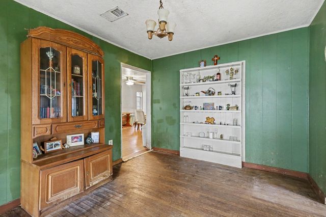 1012 Clear Lake Road, Highlands, TX 77562