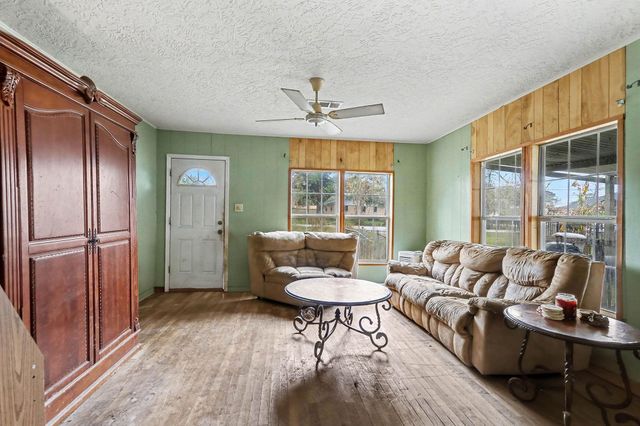 1012 Clear Lake Road, Highlands, TX 77562