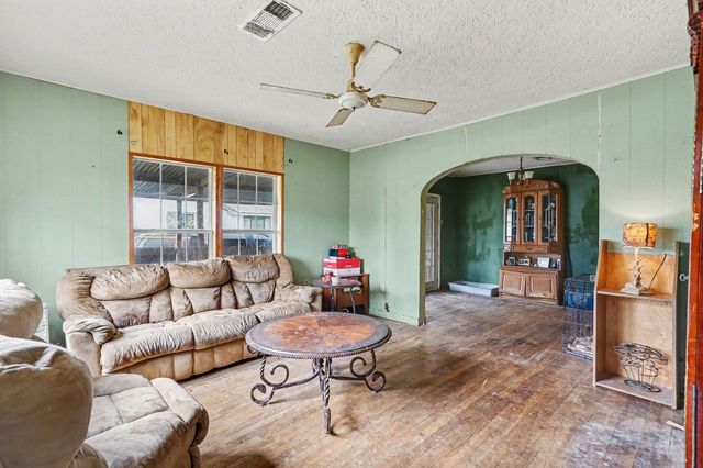 1012 Clear Lake Road, Highlands, TX 77562