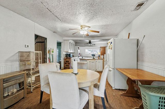 1012 Clear Lake Road, Highlands, TX 77562