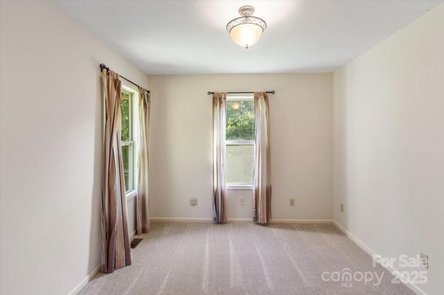 202 Merriwood Lane, Hendersonville, NC 28791