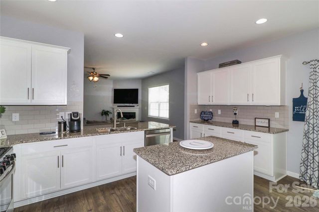 124 Kingsway Drive, Mooresville, NC 28115