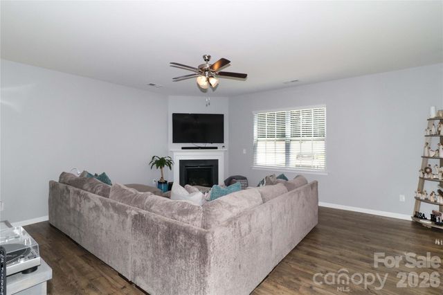 124 Kingsway Drive, Mooresville, NC 28115