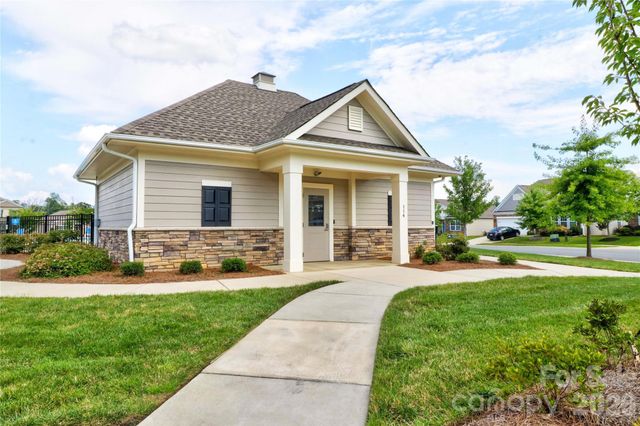 124 Kingsway Drive, Mooresville, NC 28115