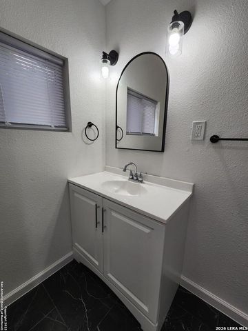 747 BAILEY AVE, San Antonio, TX 78210