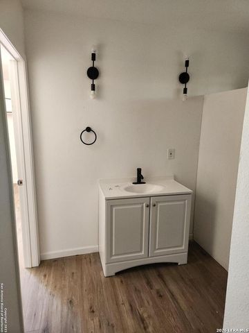 747 BAILEY AVE, San Antonio, TX 78210