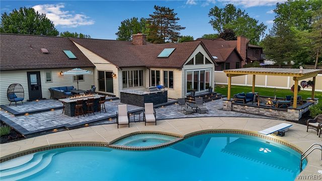 20 Rolling Meadow Lane, Amherst, NY 14051