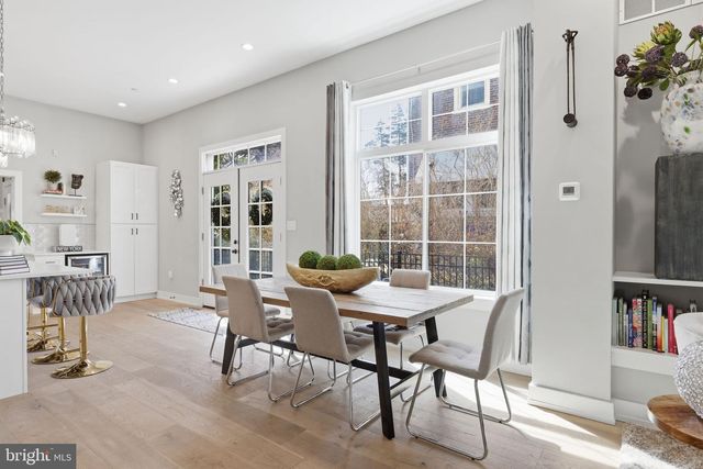 547 WALNUT LN, Philadelphia, PA 19128