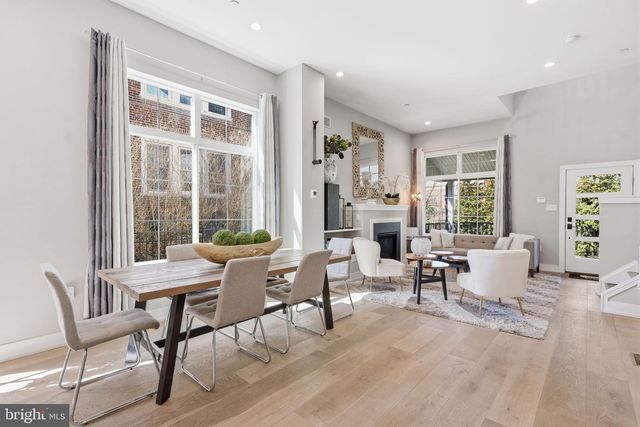 547 WALNUT LN, Philadelphia, PA 19128