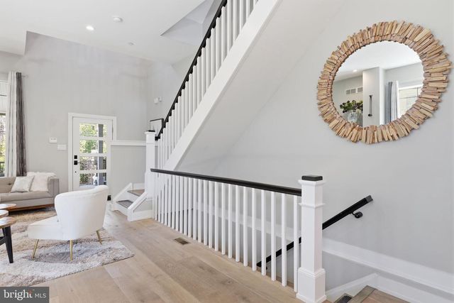 547 WALNUT LN, Philadelphia, PA 19128