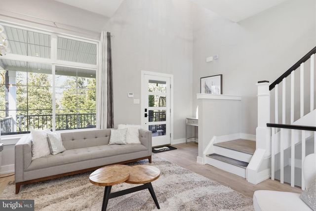 547 WALNUT LN, Philadelphia, PA 19128