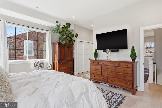 547 WALNUT LN, Philadelphia, PA 19128