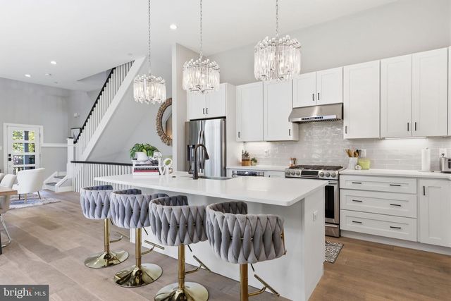 547 WALNUT LN, Philadelphia, PA 19128