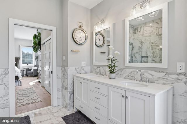 547 WALNUT LN, Philadelphia, PA 19128