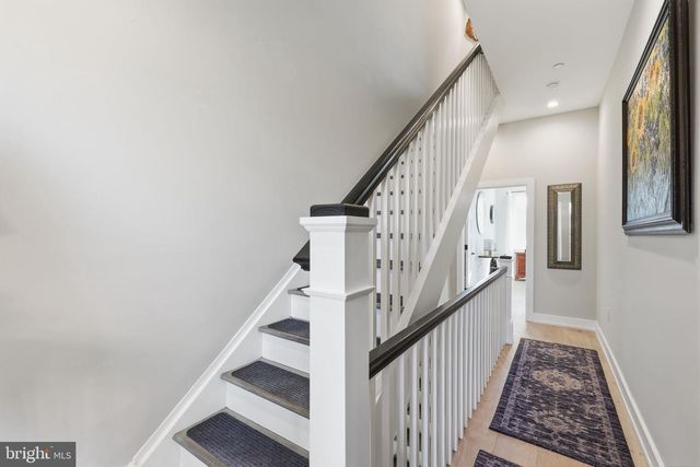 547 WALNUT LN, Philadelphia, PA 19128