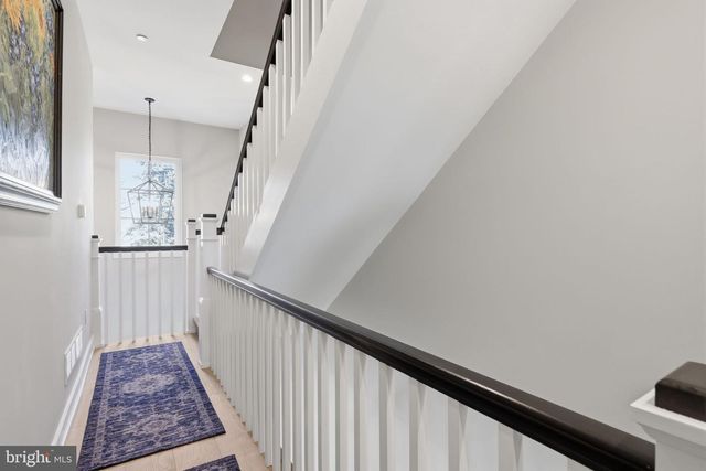 547 WALNUT LN, Philadelphia, PA 19128