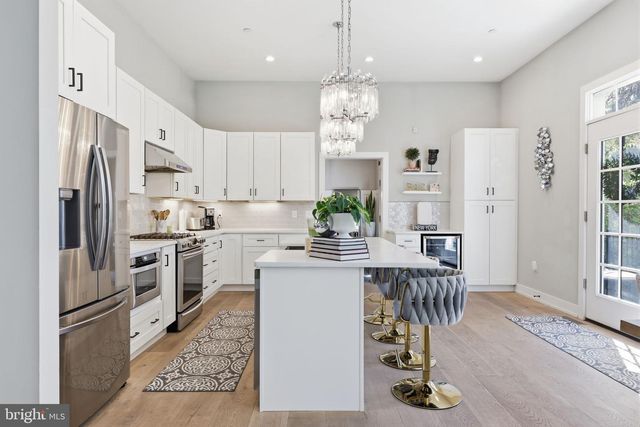 547 WALNUT LN, Philadelphia, PA 19128