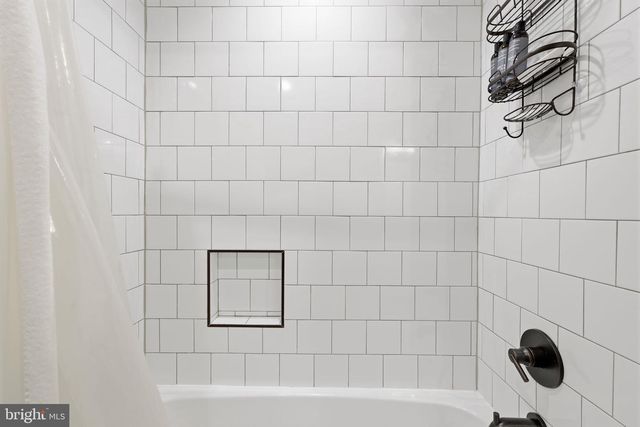 547 WALNUT LN, Philadelphia, PA 19128