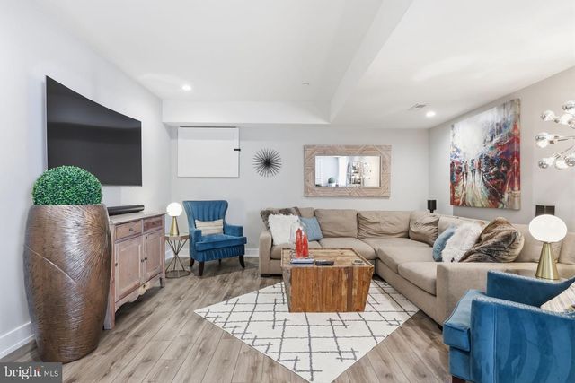 547 WALNUT LN, Philadelphia, PA 19128