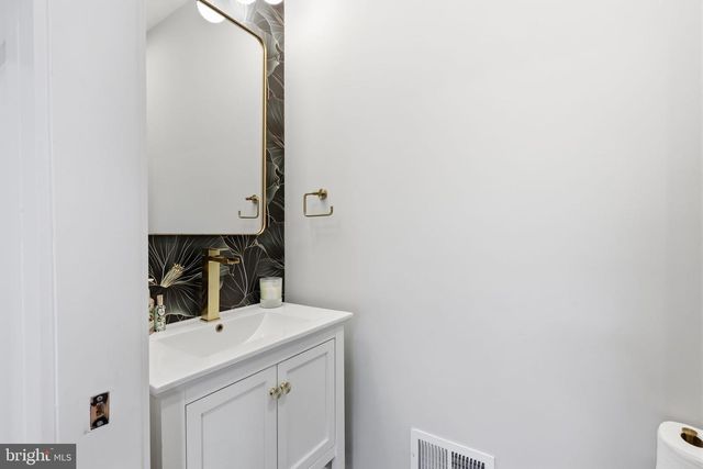 547 WALNUT LN, Philadelphia, PA 19128