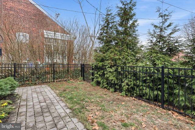 547 WALNUT LN, Philadelphia, PA 19128