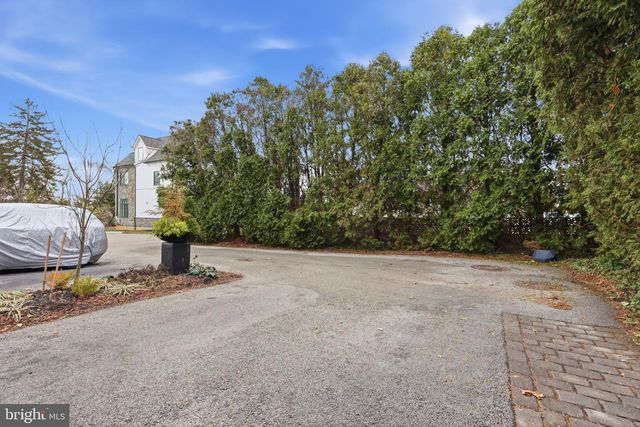 547 WALNUT LN, Philadelphia, PA 19128