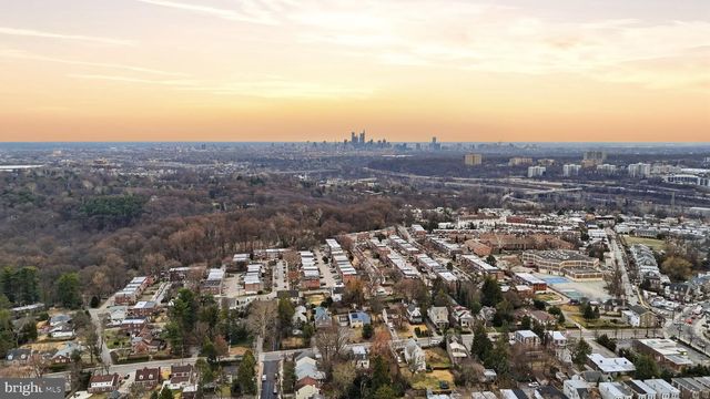 547 WALNUT LN, Philadelphia, PA 19128